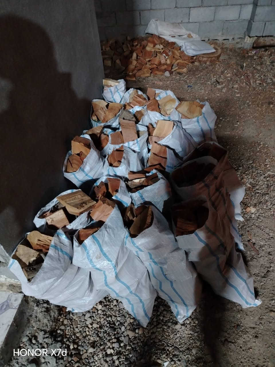 يوجد حطب كواني يابس للبيع المكان الرمادي يوجد توصيل الي جميع القضيه والمحافظات التواصل على هاذا الرقم ***********
