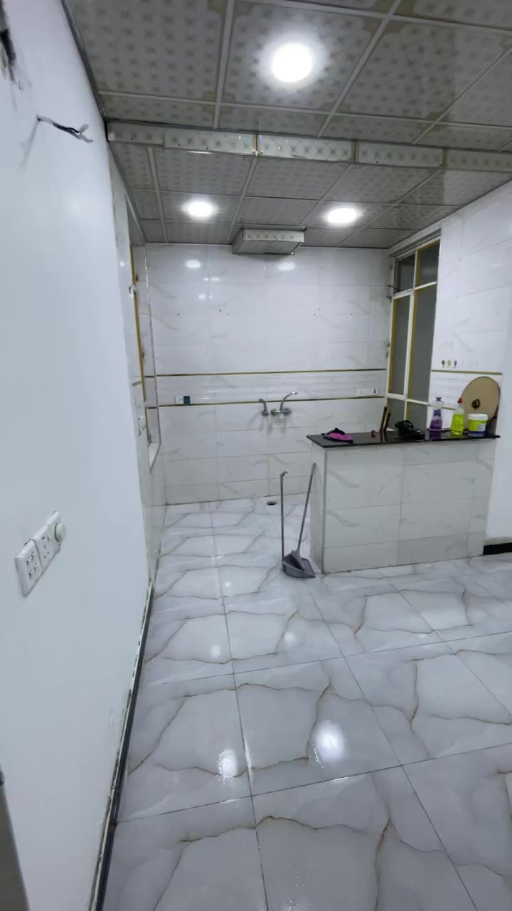 شقه ايجار في حي التجار مقابيل جامعه امام الكاظم 
للاستفسار ***********
