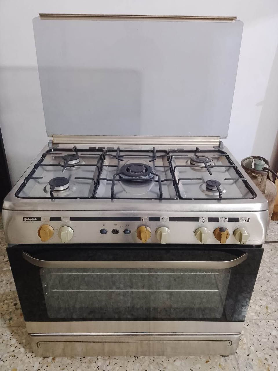 طباخ خمس عيون شغال كله و ناره تخبل وعلى الفحص سعره 160 وبيه مجال المكان نهايه الشعله منطقه الدهله *********** بغداد, العراق
