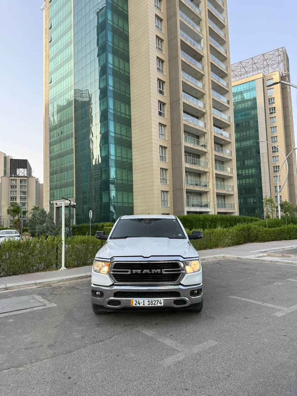 دوج رام 1500 بيك هورن
موديل 2023 فور ويل
باب طويل بدي قصير المرغوب
2023 RAM 1500, BIG HORN 4X4 5'7 BOX
محرك 6 سلندر سعة 3600 🚀
ماشية 13 الف فقط

سعر 255 ورقة / مرقم فحص وهزة جديد + تظليل جام اسود
تحويل ووكالة حاظر نفس اليوم 🤝

الضرر : جملغ وباب سائق صبغ( بدون دواخل بشرط) ✔️
ايرباكات كلها سليمة شركة ✅

مواصفات
بصمة تشغيل
شاشة ايباد الجبيره
تحكمات استيرن
فور ويل awd
تبريد مركزي امامي خلفي
كشن كهربائي

العنوان : اربيل شارع 100 ( معرض اربيل كارس ) 🏠
للاستفسار : واتساب ☎️📞 ***********
