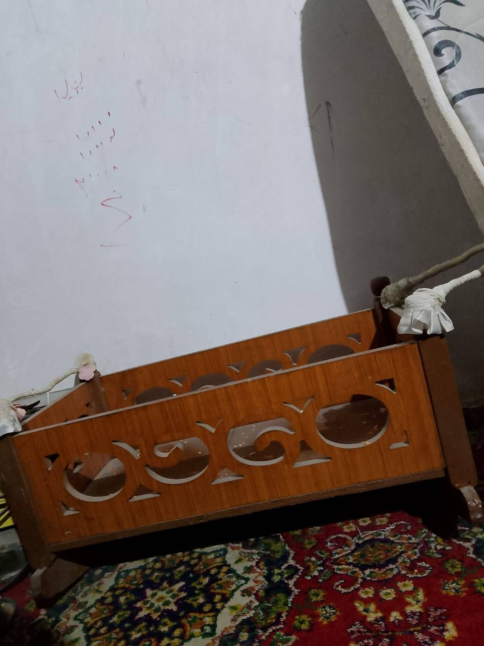 سلام عليكم عندي غراض لبيع كلشي وبسعره خادم اني 
1/كاونتر 4قطع سنك مرمر متر ونص ومعلق متر ونص وقطعتين مترين معلق وارضي 
2/وكاونتر قطعتين 
3/كاروك خشب 
4/كاروك تركي كامل اي ضرر ما بي وكلش نضيف 
5/طباخ شغال كلشي ما بي 
6 اوتي بخار ستان نضيف وشغال
رقم وتساب ***********
