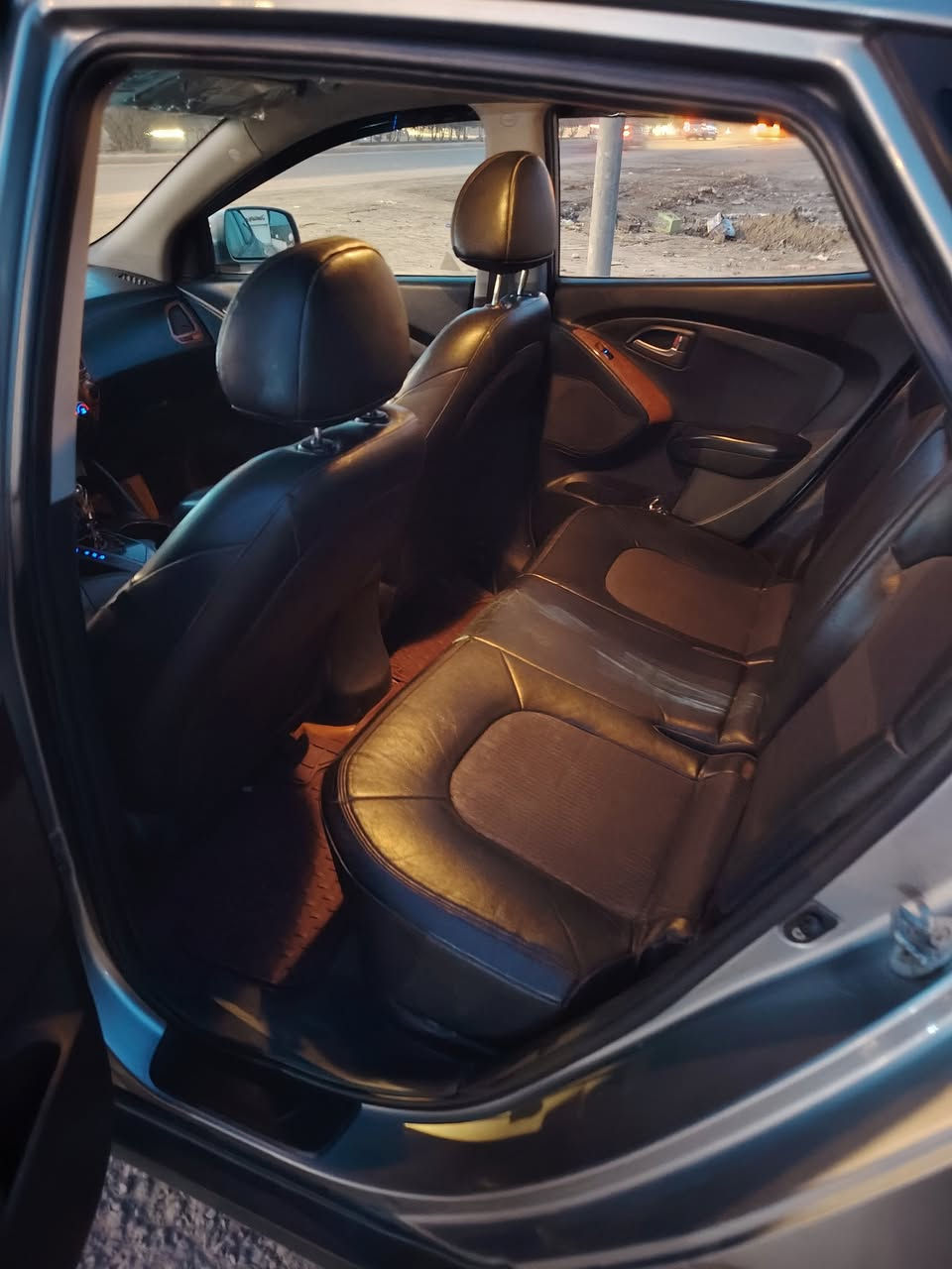 السلام عليكم بيع فقط ببيع فقط بدون مراوس توسان موديل ٢٠١٢ وارد امريكي مكينه ٢٠٠٠ دوش المرغوب سياره داخله كلين بيها ٣ قطع صبغ اثر جراد بدون دواخل بدون ضربه ماشيه ١٣٣ حقيقي رقم بغداد انكليزي بأسمي تحويل مباشر سياره جديده وجاهزه تخم تاير جديد مكينه كير حداديه تبريد داخل صاج شاشه جبيره كاميره خلفيه سياره حلوه وبالواقع احلى وترايها يخبل السعر ١١٦ وبيها مجال شي بسيط العنوان بابل الاتصال على الرقم ***********
