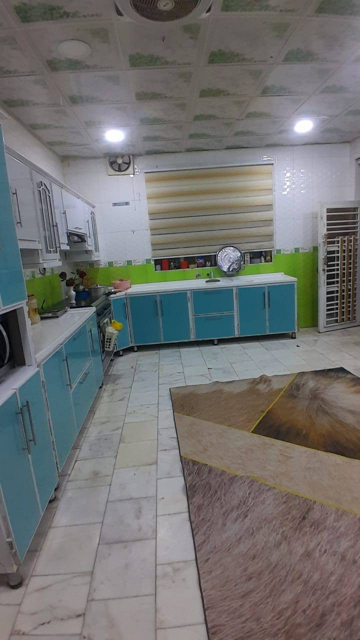 - [ ] السلام عليكم دار للبيع وبسعر مناسب
- [ ] العنوان /   منطقه حي التقيه 
المساحه 250   متر مربع 
الواجهه  12,5  والنزال 20 

يتكون الطابق الأرضي  من —————
استقبال / مطبخ مع غرفين نوم صاله  🛌 +خدمات 
الطابق الثاني/—————————
غرفتين نوم + خدمات مع سطحين مجموع الغرف ٤

السعر والتفاصيل خاص او اتصال 
مراجعة مكتب العبيدي للعقار التقية الاولى شارع 20 
‏*********** واتساب
