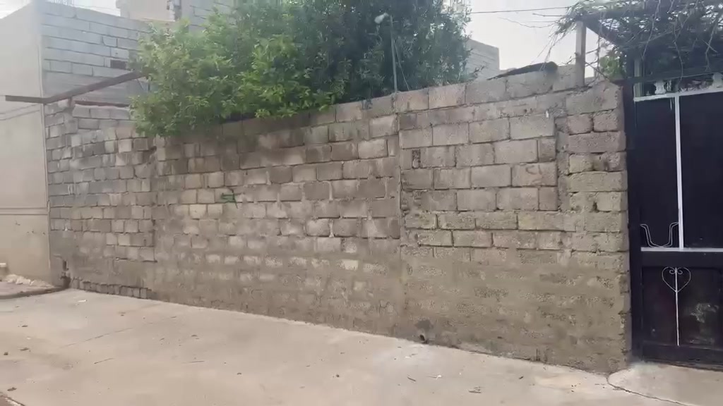 بيت للبيع في حي الملايين الثانية مدخل مقابل المول الواجهة ١٣اونص العمق ٢٠ إجراء مستعجل وصل بلدية مي كهرب تبليط قريب عل شارع سعر مناسب السعر 52مساحة البيت 275متر رقم الجوال *********** /***********
