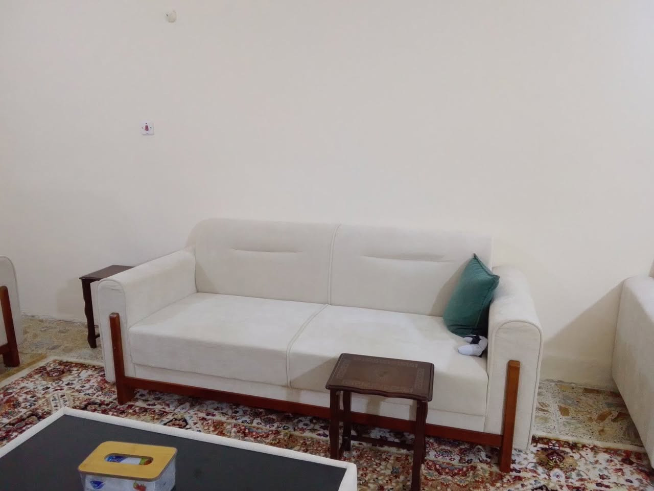 السلام عليكم اخواني تخم جديد غير مستعمل ابد نضافه ١٠٠٪ مع طبله وسطيه سوايه نجار سعر 1,250 بيه مجال بسيط جدا  ***********
