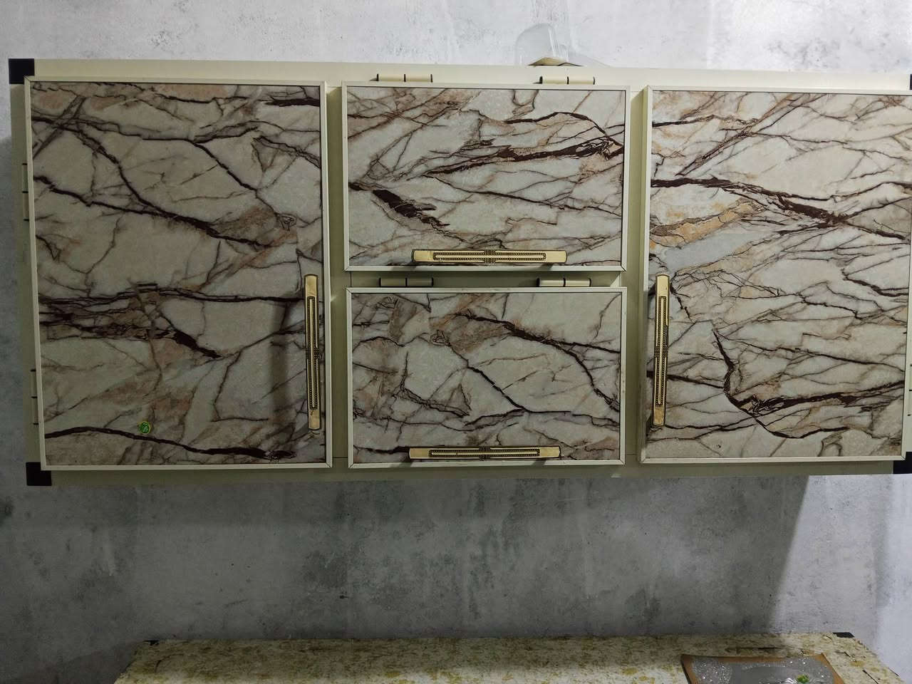 كاونتر لبيع 3 قطع سعر 250 بي مجال ***********
