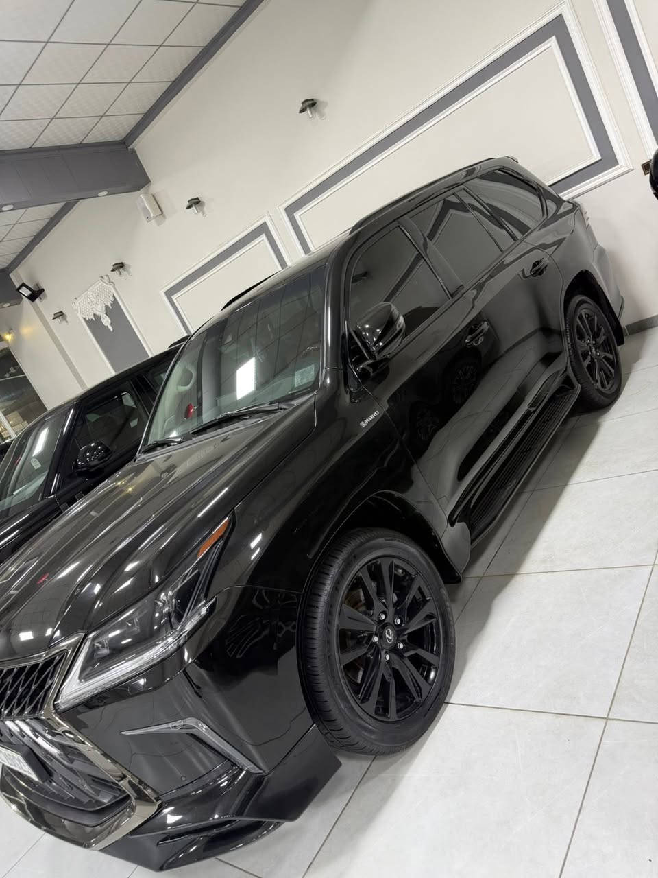 السلام عليكم لكزز كورو 2020 معروفة موصفات ال كورو اعلى شي كفاله السياره عده رصعتين فقط  مكاني بغداد ***********
