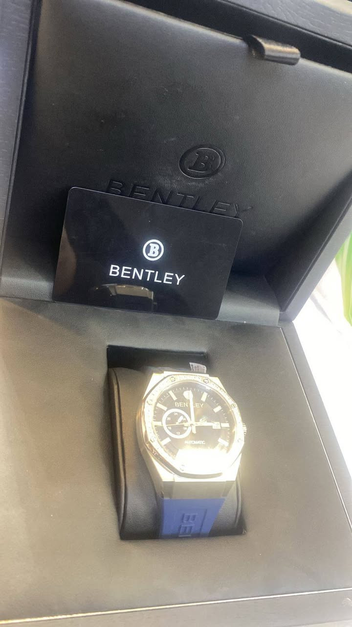 ساعتين
الاولى Hislon CL127S 
الثانيةBentley Time Master BL2215-35MWBB-S
اصليات مع الشهادة مو كوبي


**إذا كنت صاحب هذا الإعلان وتريد حذفه لأي سبب، رجاءا أرسل رسالة إلى الدعم الفني**