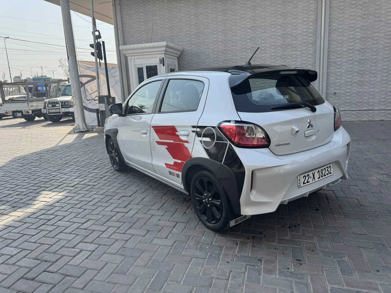 السلام عليكم
ميتسوبشي ميراج موديل 24 وارد امريكي لون مميز ( تو كلر ) 
حادث بسيط موضح بالصور ( ايرباكات كلها سليمة ) 
ماشية 10 الاف ميل فقط . 
رقم اربيل هزة وسنوية جديدة ( وكالة او تحويل مضمون ) . 
مواصفات فول تقريباً بالميراج ( بصمة وشاشة وكاميرا وفول تحكم ستيرن و ويل كب وداخل لونين تطعيم و رادارات ومانع انزلاق وكروس سرعة وباقي المواصفات المعروفة . 
جاهزة من كلشي وجديدة بدون اي نواقص . 
مكان / بغداد . 
السعر / 108$  . وبيها مجال بسيط للشراي . 
للاتصال / ***********

