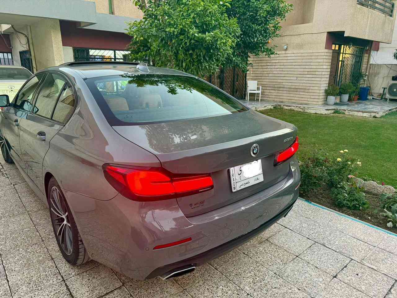 بي ام دبليو 530i موديل 2022
بيع او مراوس 
سياره جديده بدون اي نقص  

ماشيه 125 الف 
اللون سمنتي 
داخل قرميدي 
سلايد 
نظام ترحيب 
انارة محيطيه
تدفئة مقاعد
‎اربع ابواب بصمه 
‎ماوس للتحكم
‎كشنات اماميه كهرباء هيتر
‎كاميره خلفيه
خزن مقاعد 
ستيرن كهرباء
شفتات بالستيرن 
وبعد كومه مواصفات متخلص 
جديده السياره بدون ولا نقص على اخر حبه 

وارد امريكي حادث فقط ربع البنيد حادث جداً بسيط  لا لغد لا شاصي حتى راديتر ومروحه بلادي 

تعتبر اخت الكلين وصور الحادث موجوده ايرباك دركه فقط 
مكاني بغداد 
رقم صاحب سيارة ***********

