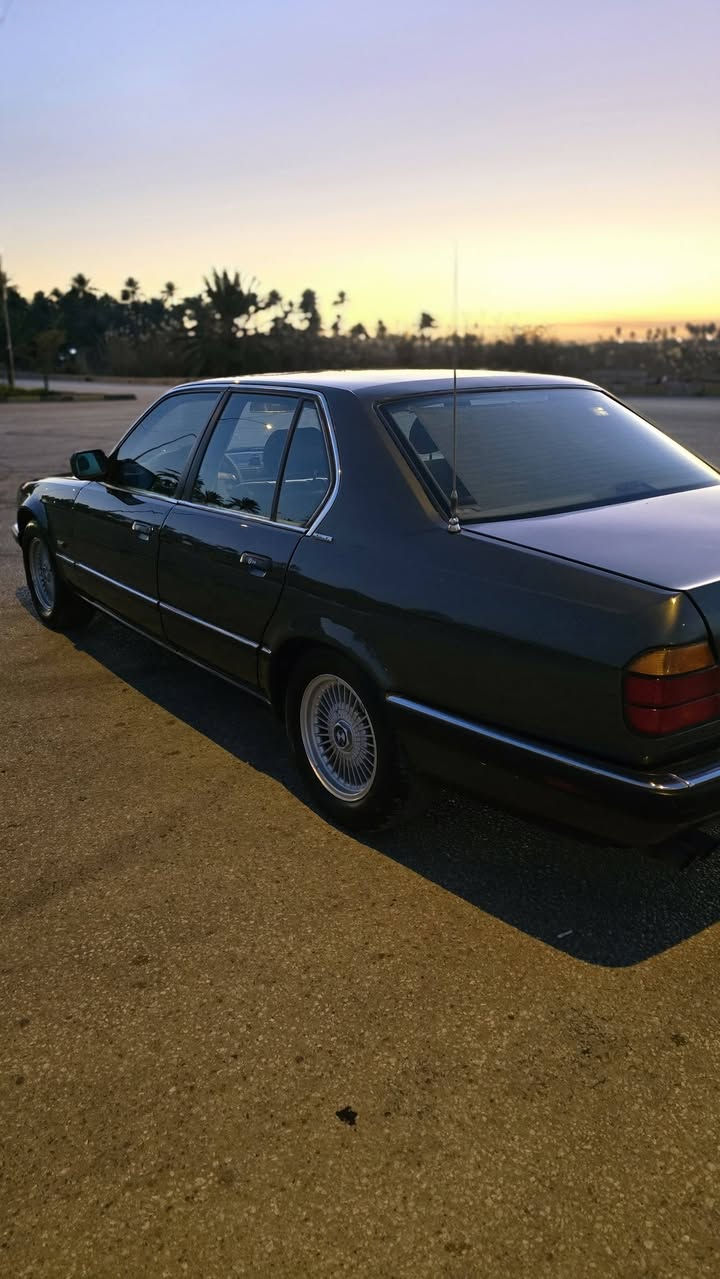 السلام عليكم 730/V8 بليته وسنوية
رقم بغداد انگليزي بأسمي تحويل مباشر
سعرها85$ مجالها بسيط لان متعوب عليها
اللون رصاصي فيراني
صبغ جماليه
مكفوله من الگص والضربه والطخه والچطل 
شكو گلوب  ودگمه بيها شغال
بچم عريض
دبل چكمچه 
دبل ايرباگ
سلايت شغال طگتين
برده خلفيه
كشنات جلد كهرباء +خزن 3وضعيات
كهربائيات شغاله وضع البلاد
مسجل ومنظومه صوت شركهJBL
دعاميه اماميه زراگ لايت
گير مكينه وباقي التفاصيل كفاله
تدفئة+تدفئة كشنات
تبريد منظومة كاملة جديد ثلج
ادامة عامه للسياره حماوة ثابته شتاء صيف
تخم تاير جديد باتري جديد متذب عليها الف دينار كامله مكمله
ترايك مفتوح وين ميعجبك مكانها بابل
***********
