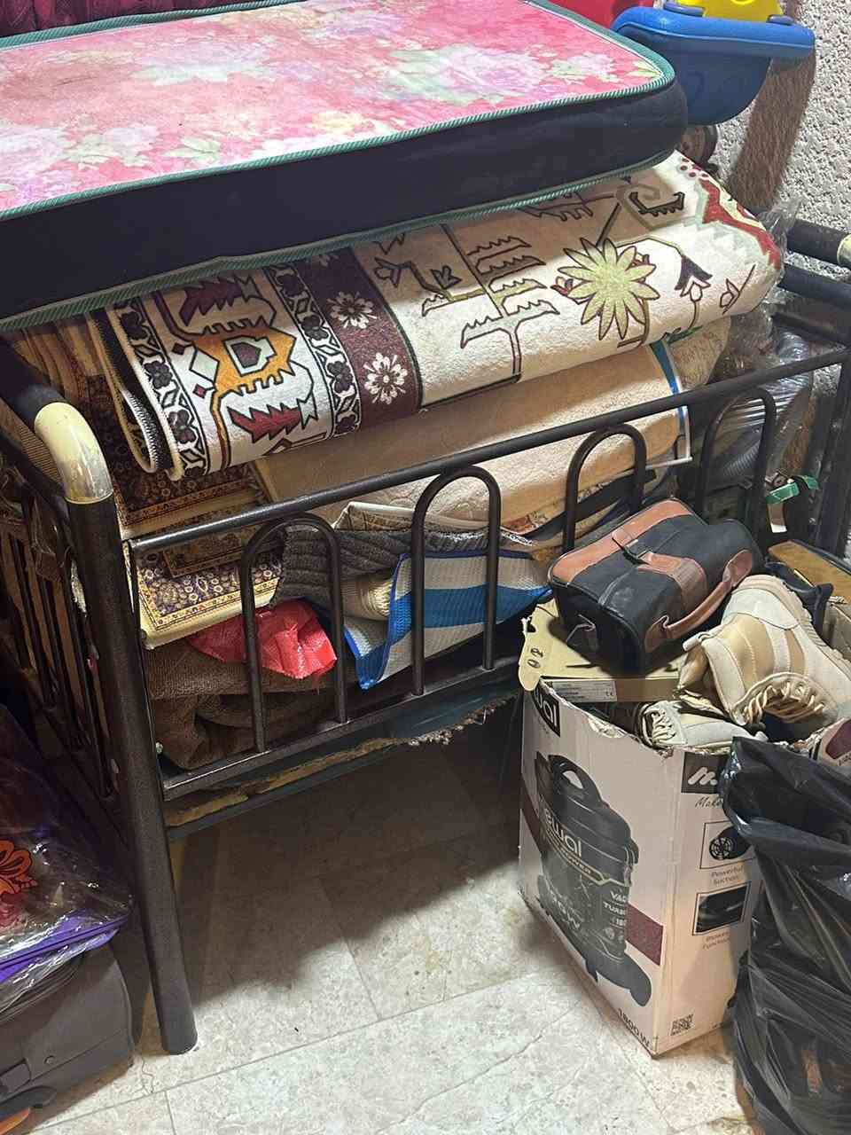 غراض شقه كامله للبيع نظيف جدا الشراي يتصل رقم المبايل
***********
