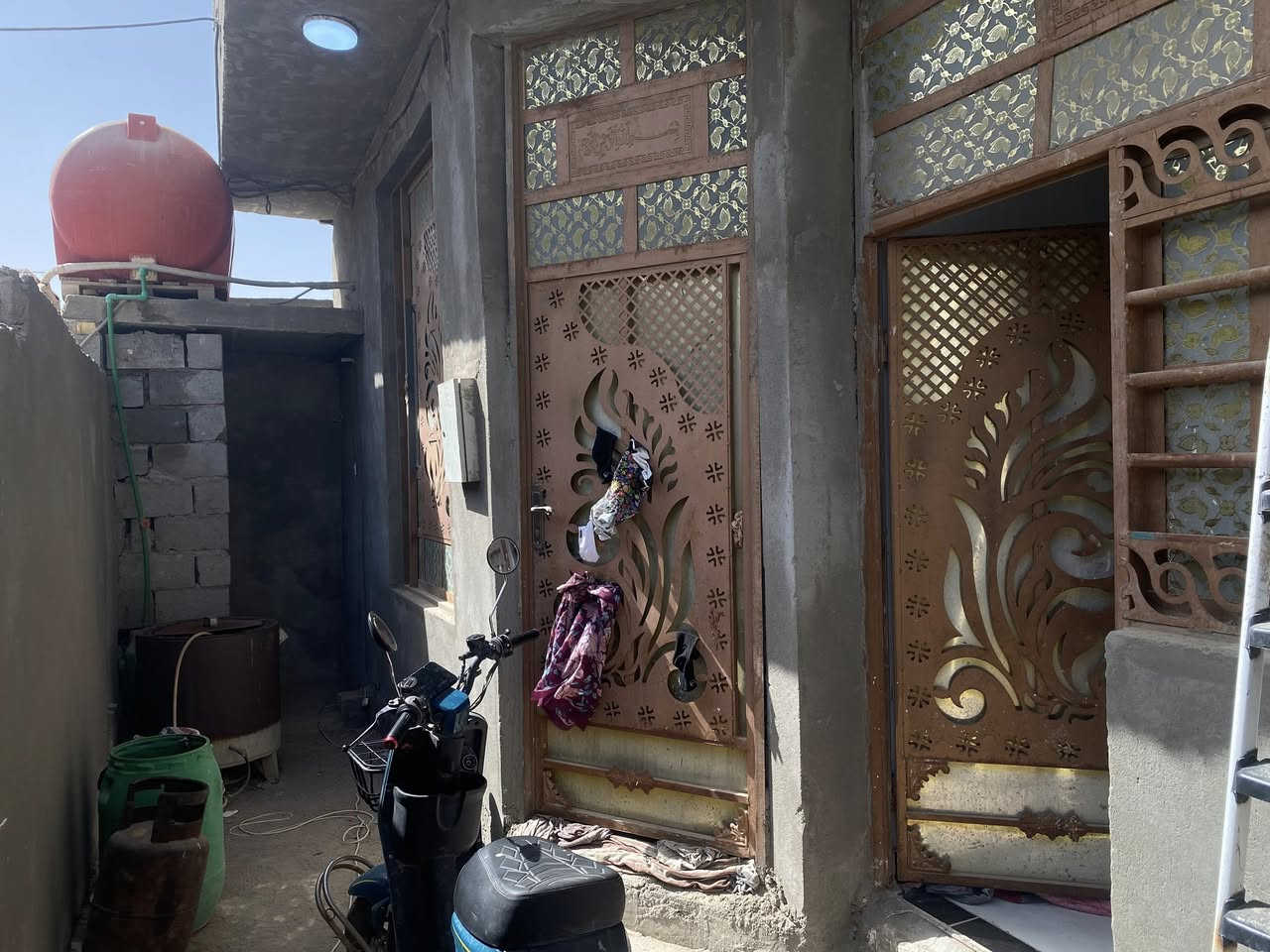 سلام عليكم بيت 100 طابو زراعي 3 غرف طابق العنوان ابو الخصيب شارع داود العاشور مدرسه المروى  سعر البيت 65 وبي مجال *********** فقط واتساب
