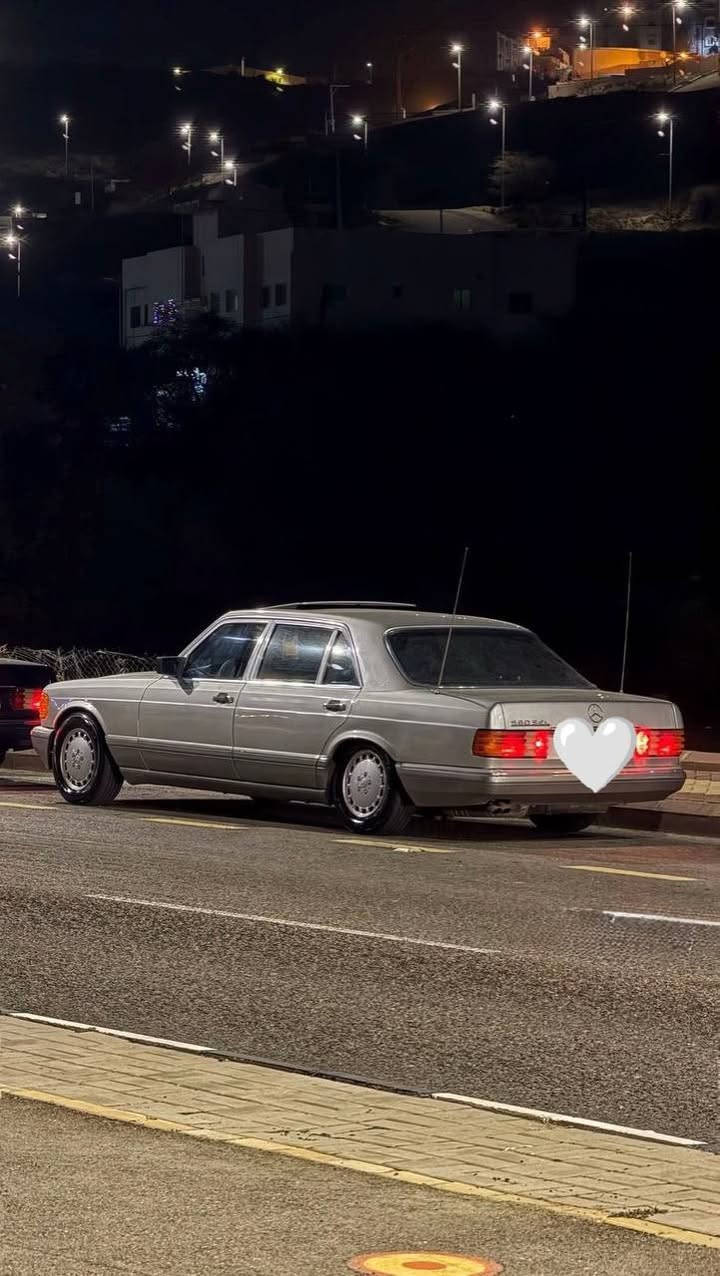 سلام عليكم
مارسدس رئاسـي للبيع... 
مديل 1989 
رقم بغداد انكليزي.  سنويه غير ساقطه (مداور ) 
كفاله عامـه عدا صبغ جماليه 
مكينه بلاديه 300 قبق اسود 
سياره جديده ✔️
كشنات جلد ✔️
جام كهرباء ✔️
اسلايت طكتين(فتحه) ✔️
تبريد ثلج ❄
دبل اريل ✔️
مسجل شاشه ✔️
دبل فيتبم منضومه بانزين كله جديد ✔️
تخم تاير ✔️
حداديه +مكينه وكير كفاله عل شرط ✅
سياره جاهزه كل نقص مابيهه ✅
السعر 85 وبيه مجال 💵
العنوان دوانـيـه 📍
للاستفسار الاتصال عل رقم فقط ***********📞
