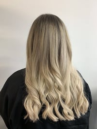 عروض على 🫂 قسم الشعر في مركز فيونا للعرائس   دلعـي نفسـك بلوك متكامل.....