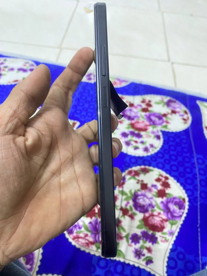 سلام عليكم ريدمي 14cالجهاز ذاكره 256كلشي مابي شغال علا اخر حبايه  بس نقصه ضهر والضهر رخيص سعره 150وبي مجال حك الضهر والجيه ***********
