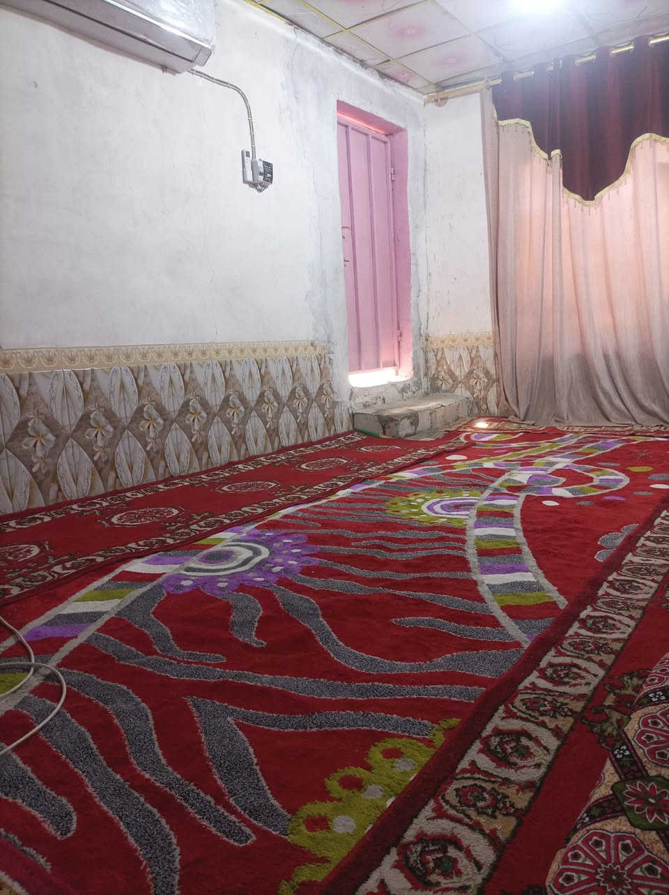 سلام عليكم بيت للبيع مساحه 270الرضويه السابعه سعر البيت 70وبي مجال الاتصال ***********
