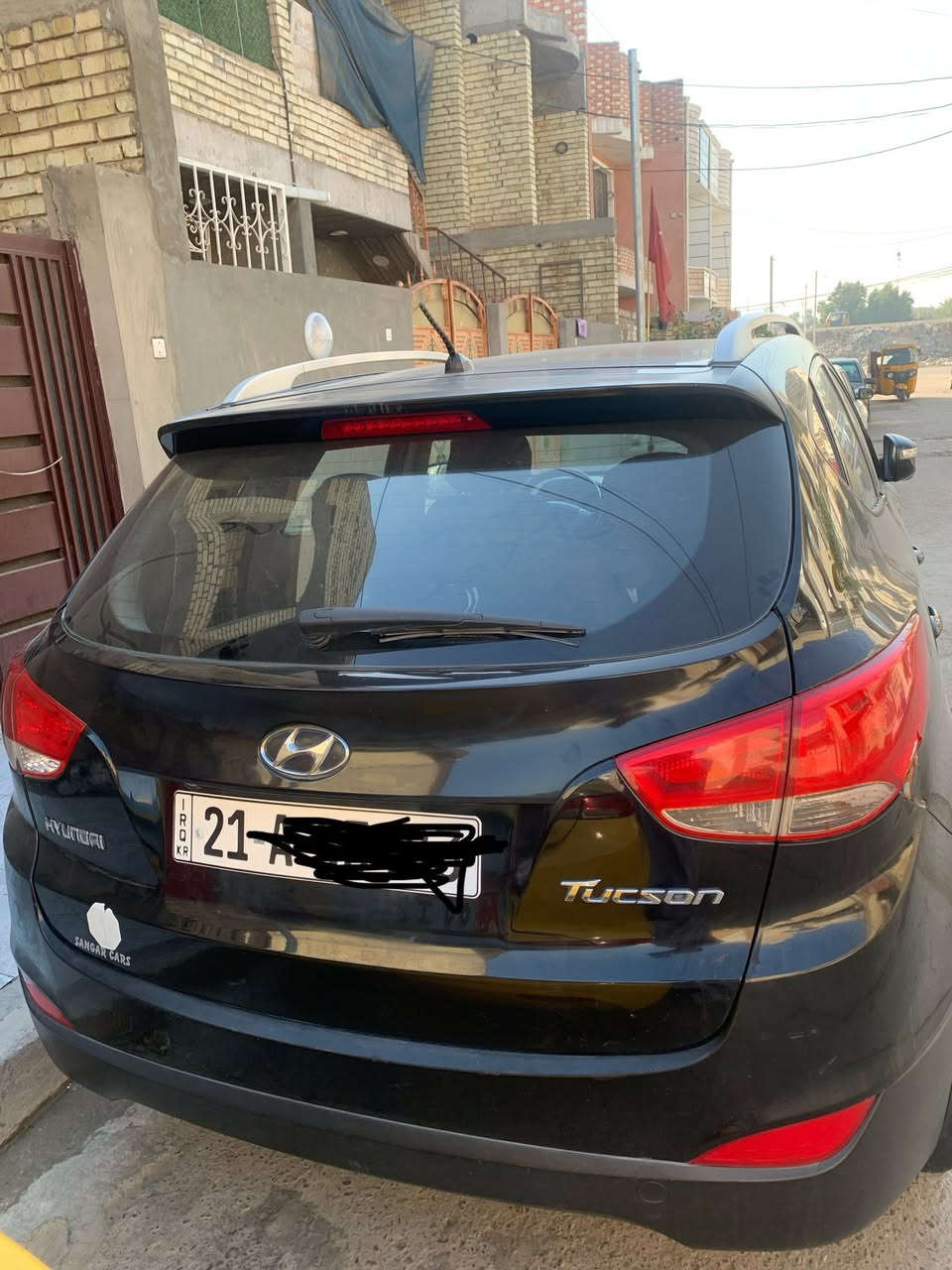 سلام عليكم توسان مديل 11/ بنرامه خليجيه صبغ باب خلفي وجاملغ بدون دواخل رقم سليمانيه رقم وهزه جديده بسمي السياره السعر 125 مكاني الشعب ***********
