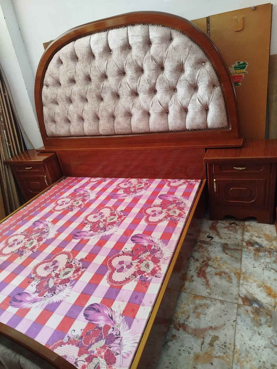 غرفه أم خمسة تزكام للبيع 
ضهر جرجوبه داخل وخارج صاج
العنوان العزه القديمة 
***********
