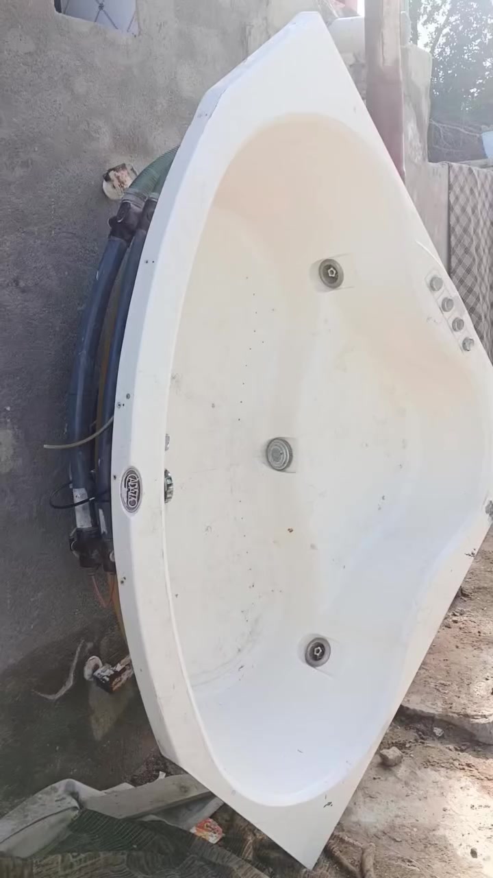 بانيو حمام للبيع السعر 100 الف الشراي يتصل على رقم 
*********** ما متواجد ع فيس فقط ع الرقم اتصال
