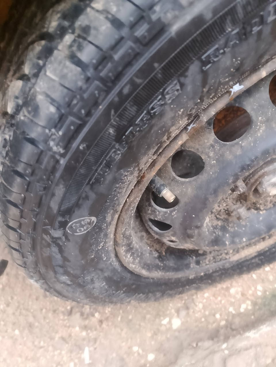 سلام عليكم سايبا 11 مشروع وطني رقم ميسان سنوية 28،كيرمحرك بور خير من الله تخم تاير جديد+سبير درام شفتات جدد رباتري جديد،، فقط انتبه صينيه الكلج خلصانه سيارة تمشي طبيعي تريد تبدل تريد تعوفه بكيفك تكلف 40الف راعيها ماواصلة السعر المطلوب 8ورقات قفل لتعامل ولاتكلي اني من من فلان محافظة وطرقي بعيد وحك جيه مشكلتك 
رقم الهاتف ***********
