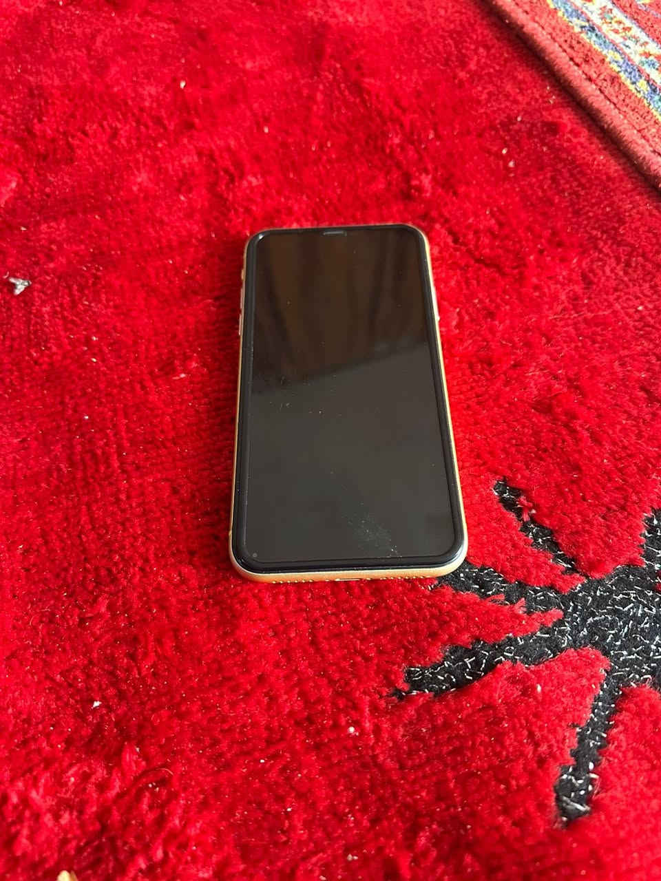 سلام عليكم ايفون 11عادي جهاز  كفاله شرط ماداخل تصليح بطاريه ٨٧ جهاز نضيف كلش الله شاهد  المكان شطره السعر ٣٠٠وبي مجال ***********
