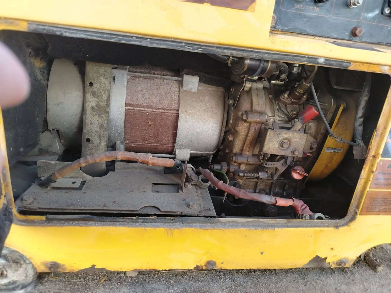 السلام عليكم من رخصة الادمن
مولده ديزل من ماركه
 Juma Al Majid Holding Group
وكيلها بلعراق almajid power
سنه صنع 2015
النوع: Silent Diesel Generator(صامت)لبعد سته كيلو
القدرة: تقريبًا 5 – 7 kW
الجهد: 220 – 240V
التردد: 50Hz
الوقود: ديزل
التشغيل: مفتاح كهربائي (Key Start)
عدد المخارج: 2 مخرج كهرباء
يوجد Voltmeter لقياس الفولت
عداد ساعات تشغيل Hour Meter
نظام حماية من الحرارة High Temperature
 Warning
ملاحظة/ المولده نقصه باتري فقط.
السعر ٣٠٠ وبيه مجال حك الجيه.
للاستفسار والتواصل:1-(***********)
                              2-(***********)
المكان/حله السياحي قريه الساده
