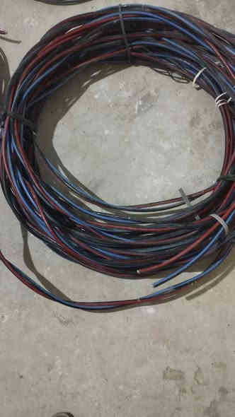 كيبلات للبيع 
عندي ثري فيس 3حار واحد بارد نوعيه درجه شرط احسن نوعيه 
 سعر المتر 4ونص  
عندي لف حار وبارد نفس نوعيه ثري فيس بس خطين  سعر المتر 2ونص 
عندي لف عادي متر 1500 الف  
***********
