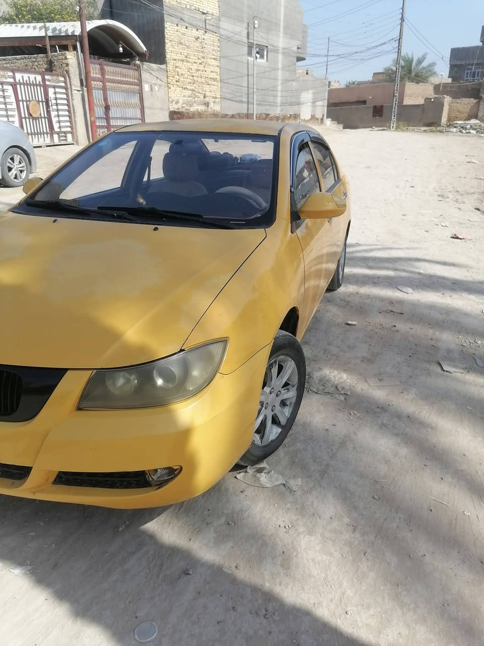 السلام عليكم
ليفان 620 موديل 2011 بدون فتحه 

رقم بغداد سنويه ل28 باسمي مصفره هيئه وغرامه 

تبريد شغال حداديه جديده 

زوج تاير جديد

مكينه لاتنقيص ولاتبخير بس بيه نفخه 
سعره 38 وبيه مجال

***********
