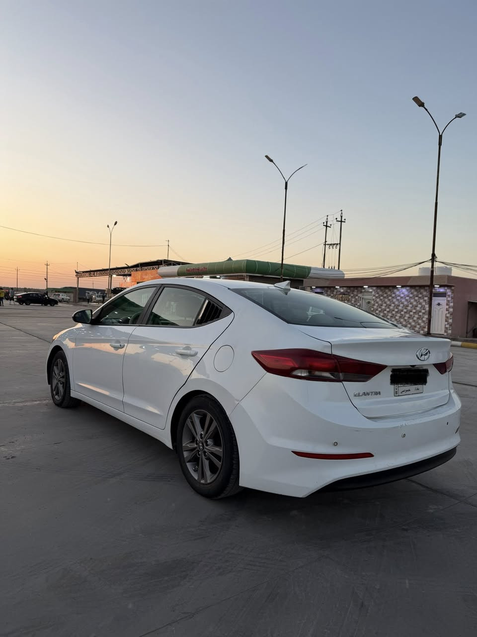 السلام عليكم 

النترا وارد أمريكي 2017 

مكينه 2000 دوش 

السونار مرفق بالصور بدون دواخل 

سياره جاهزه ومواصفاتها واضحه بالصور 

السعر 99 مجال بسيط 

المكان واسط الصويره للاستفسار ***********
