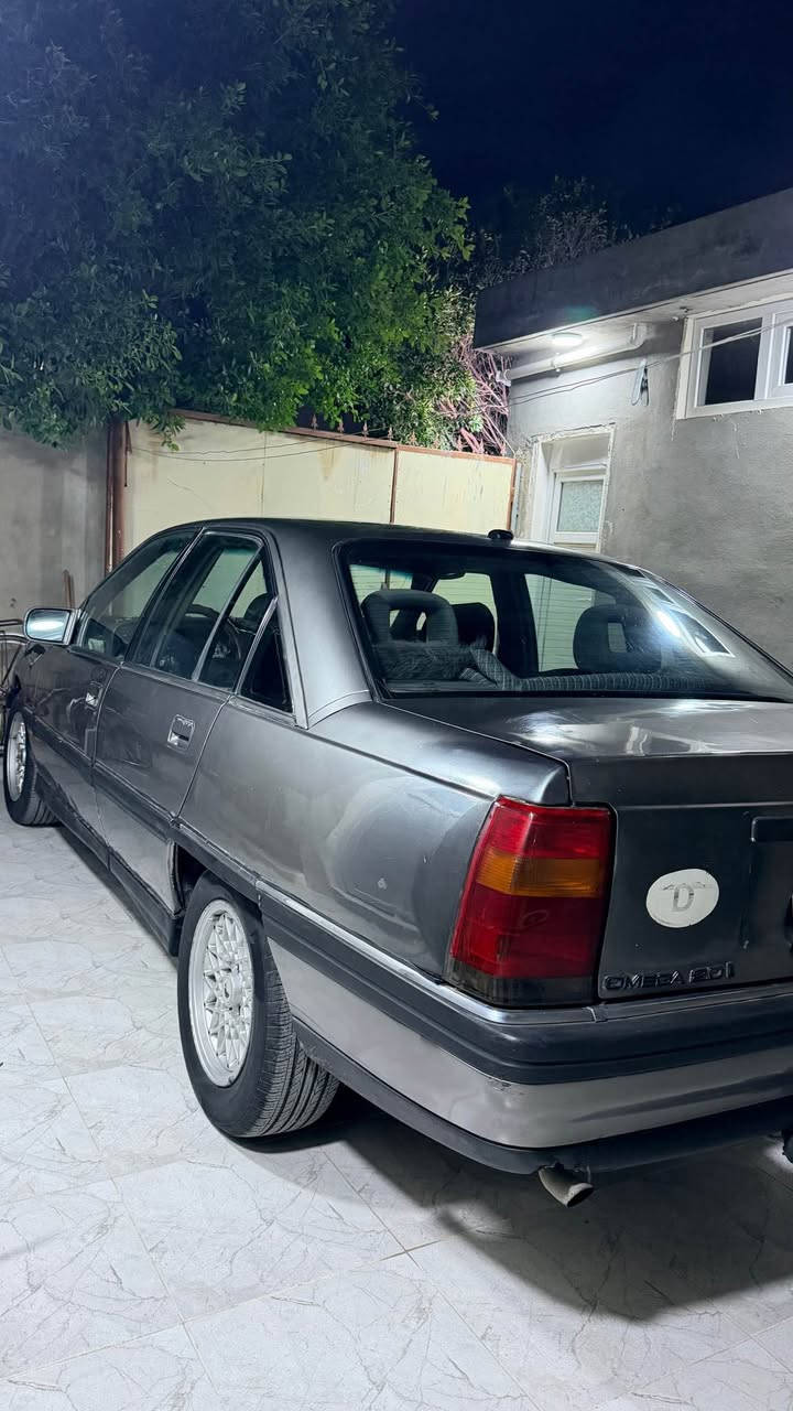 من رخصة ادمن 
مستعجل للبيع سيارة اوميكا اوبل 1991
رقم اربيل سنوية ساقطه جديد 
مصبوغة عام 
كير محرك بشرط كير اتوماتيك
تغليف كشنات وكاعية كاملة
اربع تواير جديد بيه 
شرط كهربائيات
سعر 33  وبيه مجال 
للاستفسار :***********
مكان كركوك داقوق كركوك, العراق
