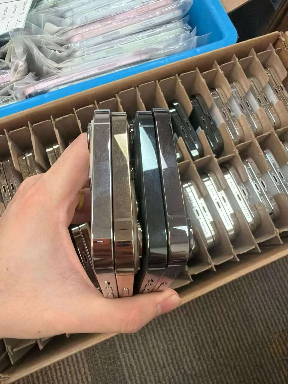 iPhone 13promax 256 used 
GradeAB LL/A mix color


**إذا كنت صاحب هذا الإعلان وتريد حذفه لأي سبب، رجاءا أرسل رسالة إلى الدعم الفني**