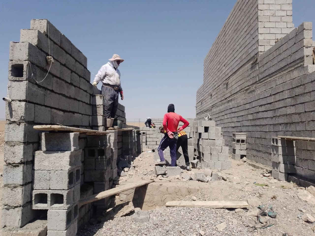 اسطه بناء من اساس تسليم هيكل كرستل عمل عل خاص وتدلل ***********
