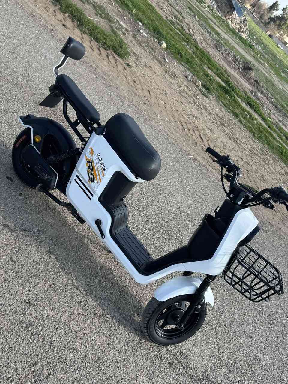 السلام عليكم دراجه للبيع نضيفه ما ناقصها شي 3 نمر باتريات شرط السعر 380 وبي مجال للشراي ✌️🏍️


**إذا كنت صاحب هذا الإعلان وتريد حذفه لأي سبب، رجاءا أرسل رسالة إلى الدعم الفني**