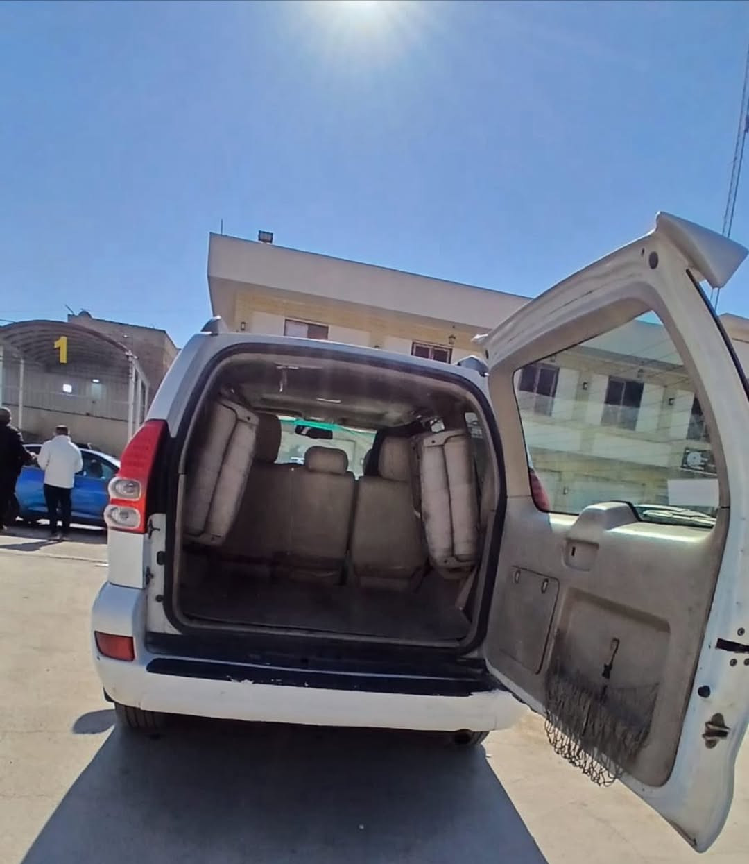 برادو كويتي
فكساره 
VXR
6 سلندر
سلايت 
جوبلس 
كشن كهرباء حراري 
داخل جكساره 
موبايل ***********
