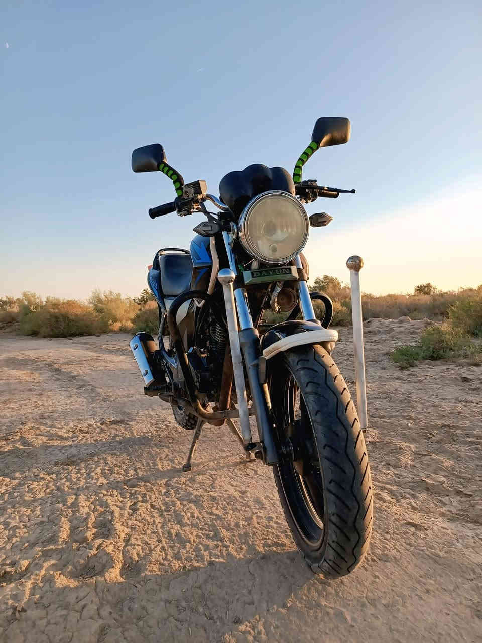 دراجه البيع
دراجه البيع بانده مكفواله ونضيفه وراق صواليه 

المكان واسط شيخ سعد /سعر1250وبيه مجال 

ستفسار خاص و تصال /***********
