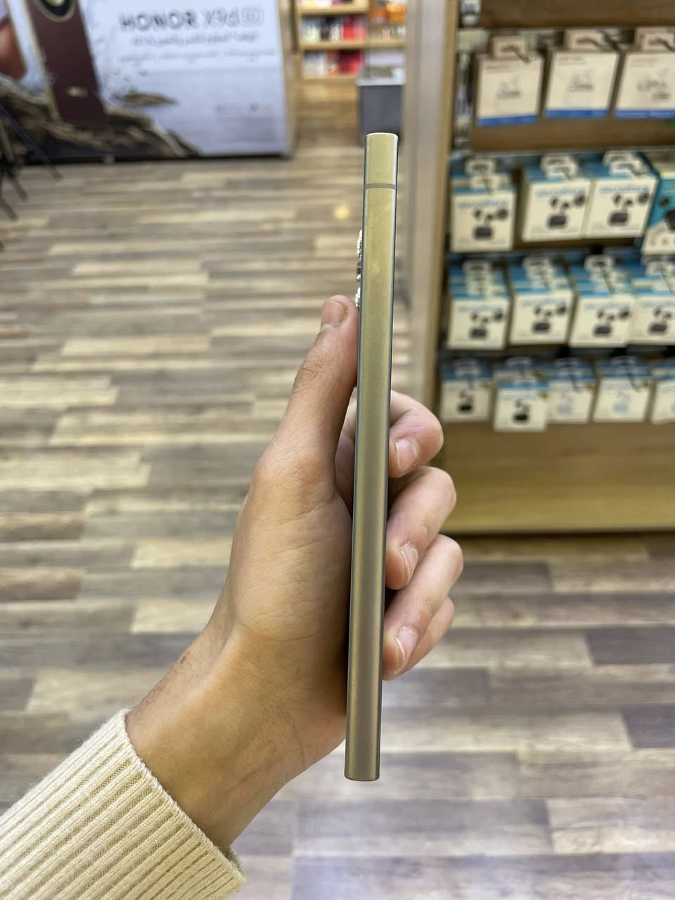 سامسونك S24 التر
ضمان وكالة عين الفهد 

كارت الضمان على الشاشة موجود

 

نضافة الجهاز 100/100

الجهاز بعدة بحالة الوكالة 

وداخل الضمان 

الوان تيتانيم رصاصي 

بغداد العامرية شارع المنضمة 

السعر     مليون و 100 الف 

للتوصال ***********/ ***********
