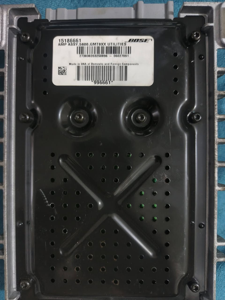 للبيع /للتواصل ***********
الأمبليفاير يُستخدم مع سيارات GM فئة Utilities (SUV / Truck) ضمن منصة GMT800 تقريبًا، وبنظام صوت BOSE الأصلي.
أهم السيارات المتوافقة:
Chevrolet Tahoe
Chevrolet Suburban (2003–2006)
GMC Yukon / Yukon XL (2003–2006)
Cadillac Escalade / Escalade ESV / EXT (2003–2006)
Chevrolet Silverado (بعض الفئات مع BOSE)
