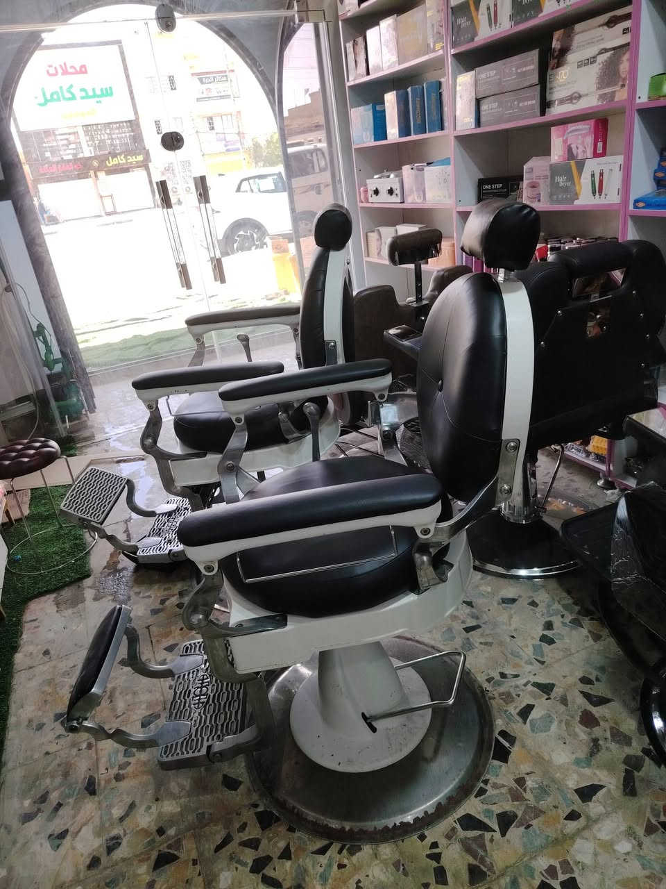 كراسي حلاقه ومغاسل شعر موديلات مختلفه كلهن مستعمل نظيفات جدا وشغالات ومظبوطات ميه بالميه كربلاء حي العامل شارع المستوصف قرب صيدلية الساقي للحجز والاستفسار مراسلة الصفحة الرئيسية أو وتساب ***********
