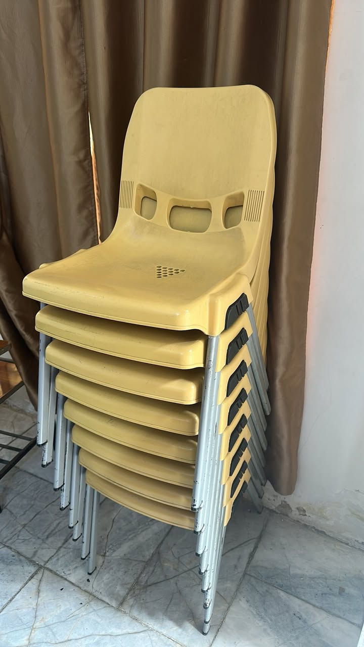 السلام عليكم متوفر كراسي عدد ١١ قويات 
 واستعمال اقل الشهر للاستفسار مراسلة رقم الواتس 

***********واتس
