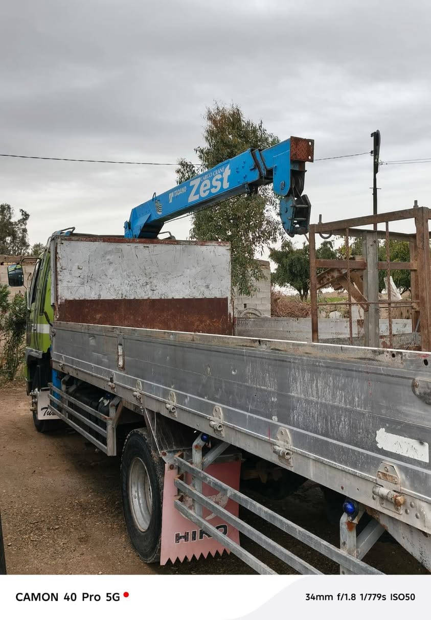 سلام عليكم هينو للبيع رقم  مشروع وطني مكينه ٧٠ عادي شاصي ٥وربع سياره كفاله عامه ١٧٥ بيها مجال شراي بيه خير ويدلل ***********
