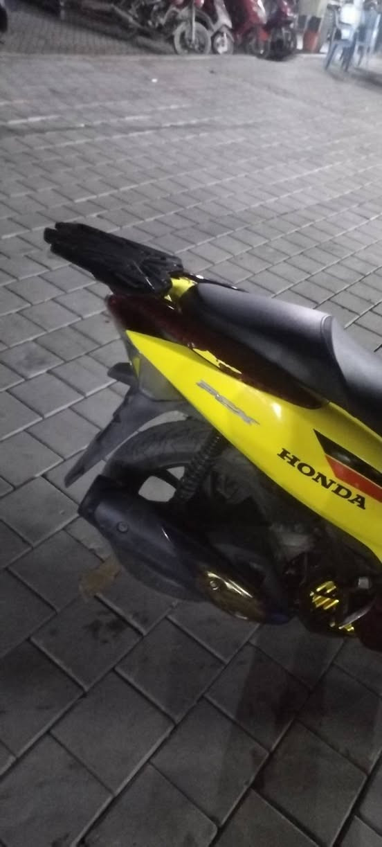 السلام عليكم شباب بي سي اكس الجيل الثالث مكينه كفاله عامه كفر اصل بلادي لون مميز سعر 13  مكان بغداد مدينه الصدر ***********
