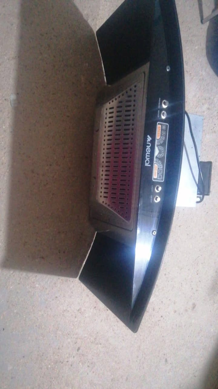 غراض مستخدمة للبيع
مفرغة
مغسلة
سركتات
برج انترنيت مع نانو
طباخ
بوب خشب
باب صحيات المنيوم 
خزان كاز حديد
تخم قنفتين وكرسيين
***********
