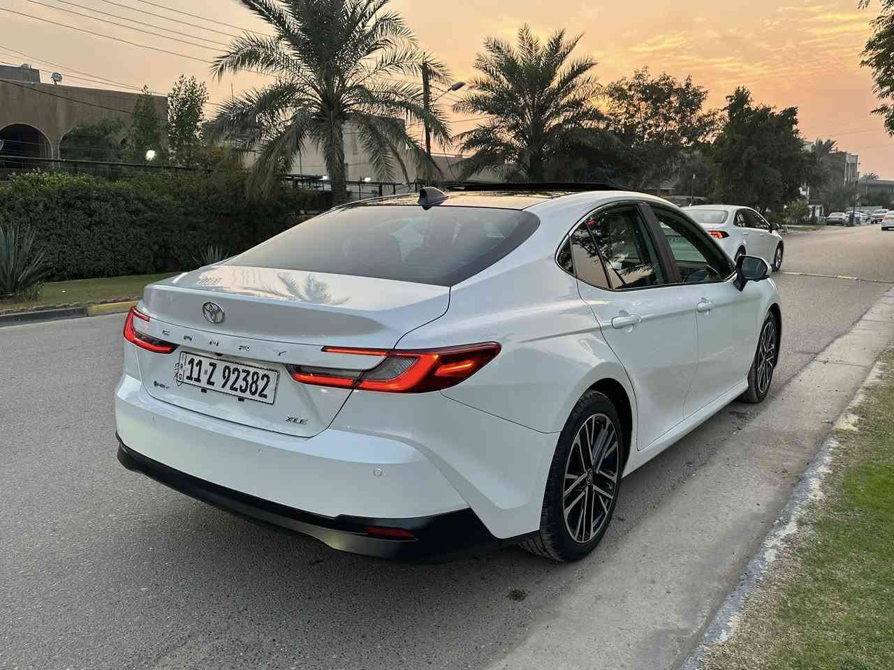 السلام عليكم 

كامري هايبرد 

وارد امريكي

‏xle 2025 
‏1/1 فول الفول
مكينة 2500
ماشيه 7 الف 
بانوراما سقف كامرات عدد 4 محيطية هيد دسبلاي عالجامة الامامية

سستم صوت 9 سماعات ودمام خلفي JBL
كشنات امامية تبريد + تدفئة 
حساسات اماميه وخلفية وحساس تايرات
كشافات اماميه 

 رادار امامي 
نقط عمياء جانبية رادارات خلفيه
لايتات امامي وخلفي لد مري كهرباء

دخول ذكي بدون بصمة 
بصمة تشغيل وصندوك 
تشغيل بصمة وتشغيل عن بعد ابواب بصمة
ترحيب من تقترب للسياره 

قيادة اليه كروز مثبت سرعة
لايت امامي اوتو  3 انظمة قيادة ايكو نورمال سبورت سايد بريك بصمة 

شاشة كبيرة  تبريد بيانو 
قطعتين تبريد  كشنات اماميه كهرباء 
لدات بالدشبول والبوب 

شاشة لمس مع عرض الاعطال
اوتو هولد نظام استشعار البريك التلقائي
‏CarPlay /بلوتوث/ اواكس

وباقي المواصفات المعروفة

حادث تعديل بارد بلبنيد 

مواصفات السيارة فول الفول اعلى فئه
السعر 275$
مكان السيارة بغداد حي الجامعه 
تلفون  ***********
