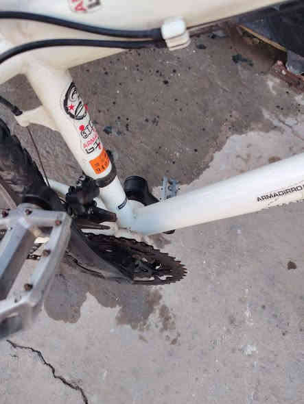 بايسكل جبلي للبيع نظيف استعمال قليل حجم 26 والباقي موضح بالصور السعر 100 الف للاتصال ***********
