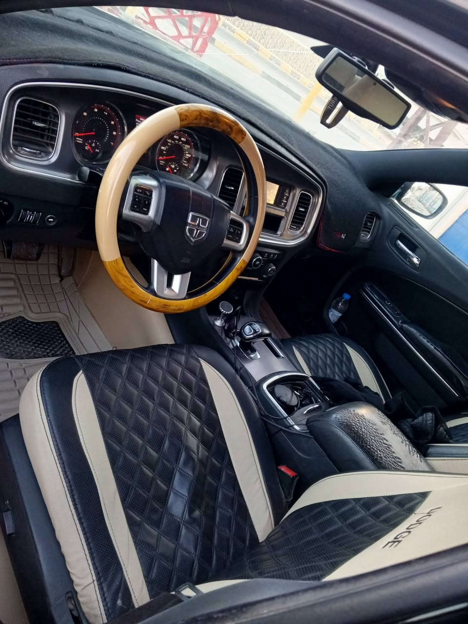 جارجر 2014 كندي رقم بغداد تو ويل مكينه 3600 بيها بنيد مبدل بل عراق أصلي مكانها واسط سعرها 148 وبيها مجال ***********
