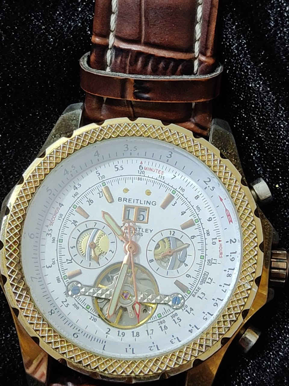 ساعة BREITLING
سلام عليكم ساعة تحفه ونضيفه حيل كامله مكمله مبيهة شي ميشتغل كلهة شغاله سناتر كلهة ومكينتهة تخبل وميل لامينوس ساعة بالحقيقه احلى بهواي لكن الصور ضالمتهة قيم بما يرضي الله مكان بغداد بلديات 

رقم *********** بيه واتس
