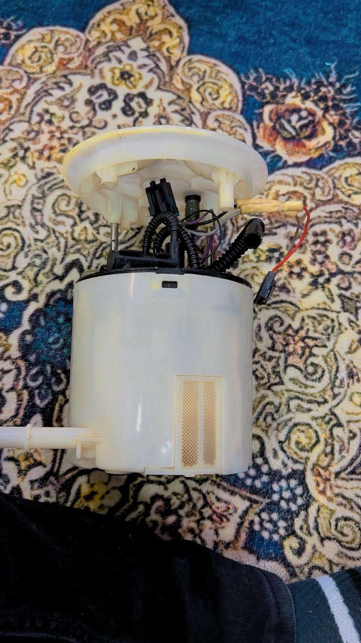 السلام عليكم 
اغراض جيب للبيـــع 
هوگ اصلـي 
شاشـة تسيلا 4k
صندوق الي يصير جوه الشاشه مغلف كاربون فايبر 
عبوة فارغــة اصليــة


**إذا كنت صاحب هذا الإعلان وتريد حذفه لأي سبب، رجاءا أرسل رسالة إلى الدعم الفني**