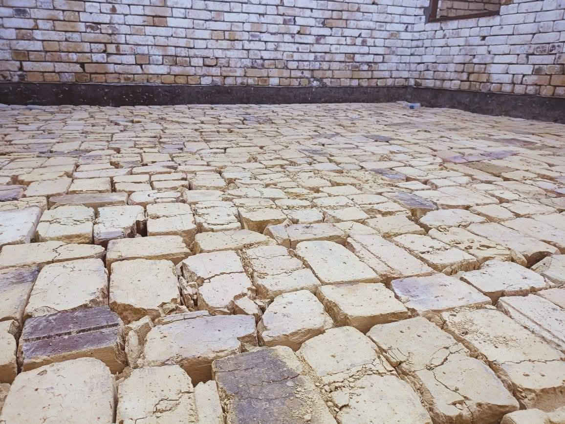 حبايبي السلام_عليكم
شغلنا يتضمن مايلي
1- اخراج التراب الزائد من البيت
2-تربيع البيت كسر
3-دك البيت بالقفاز
4- صب البيت اذا كان بحاجه الى صب اسكان
#وكذلك دك السبيس والتراب وال
قطع وغيره + خزينه + تفليش +تصعيد تراب لصطح وتصليطه الصطح+مجاري+لبخ بتلوات +
 ***********
