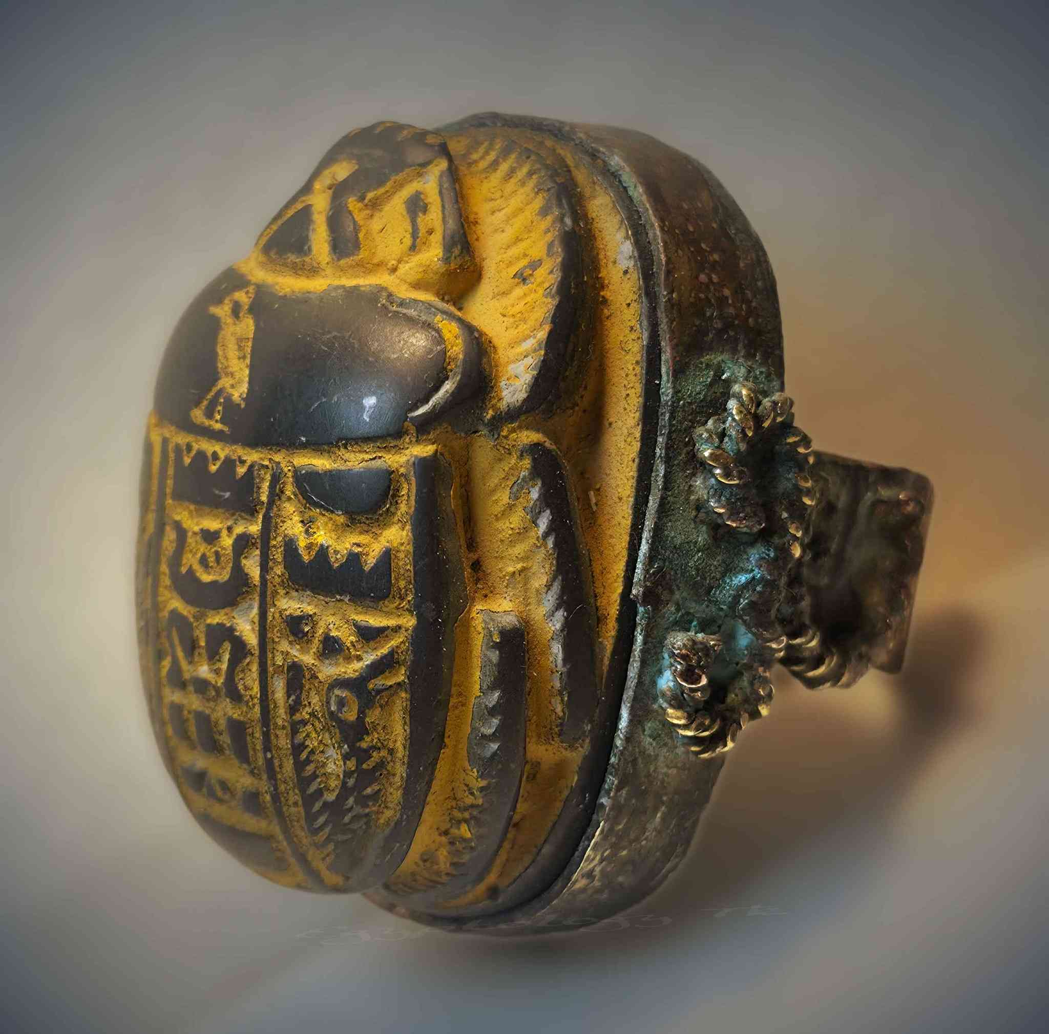 للبيع خاتم  من البرونز 
متوج بحجر الجعران الرملي 
للمهتم فقط القاهرة, مصر


**إذا كنت صاحب هذا الإعلان وتريد حذفه لأي سبب، رجاءا أرسل رسالة إلى الدعم الفني**